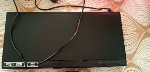 USB yazma funksiyalı DVD/Media pleyer - Üst paneldə USB girişi: USB — Digah