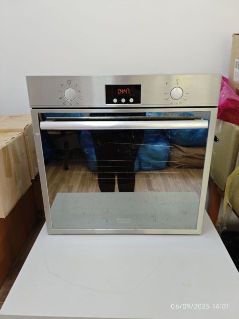 Hotpoint quraşdırılan soba - İstehsal: İtaliya - Enerji sinfi: A