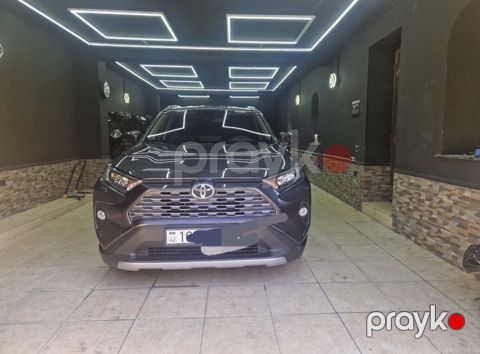 Toyota RAV4, 2.0 L, 2021 il, 107 000 km