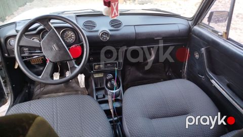 VAZ 2106, ağ rəng, sedan kuzov. Texniki və daxili: - Mexaniki