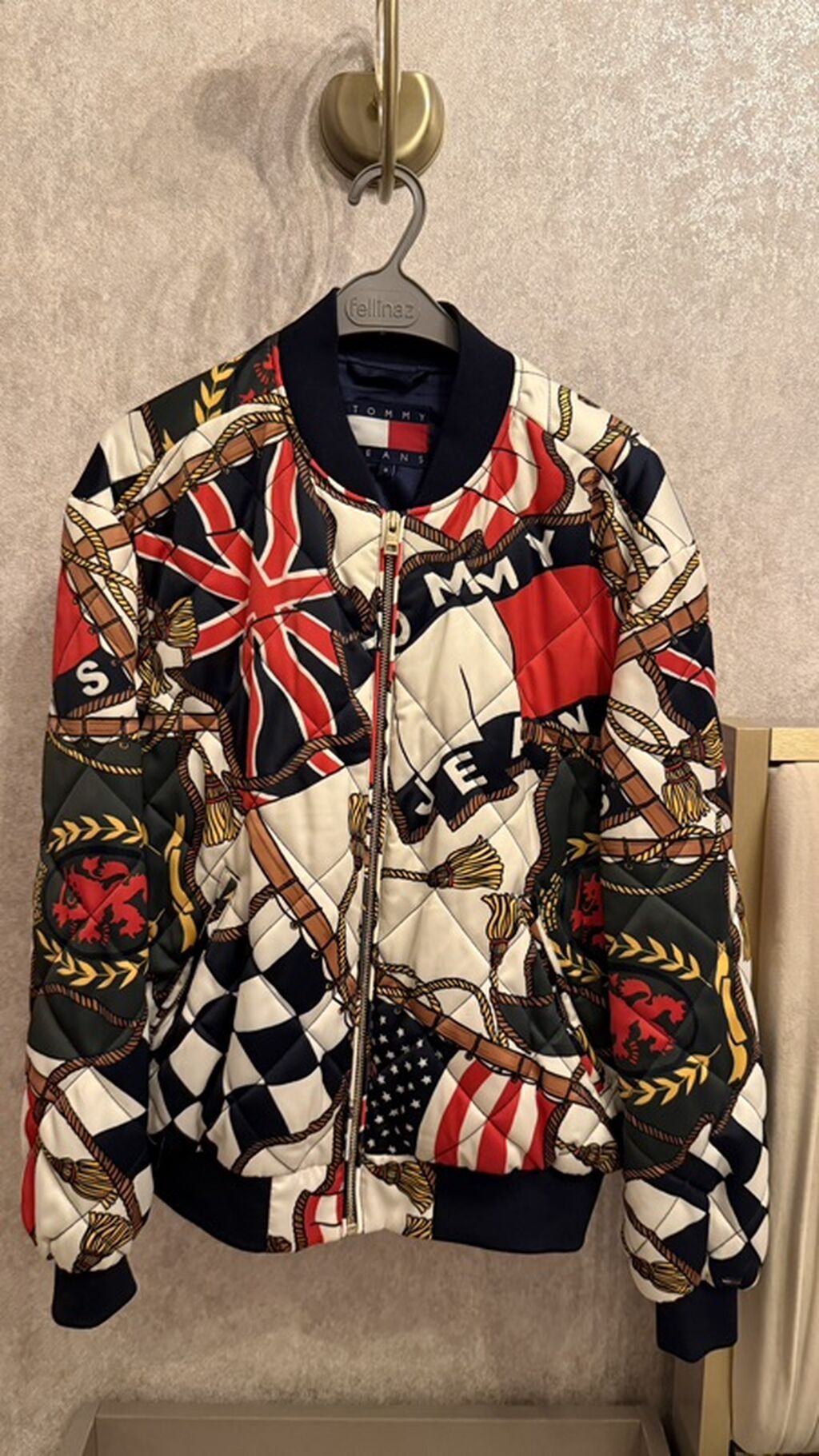 Tommy Jeans brendi bomber gödəkçə - Model: quilted/bant tikişli — Kurtkalar, Bakı