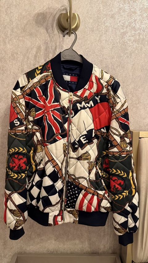 Tommy Jeans brendi bomber gödəkçə - Model: quilted/bant tikişli — Bakı