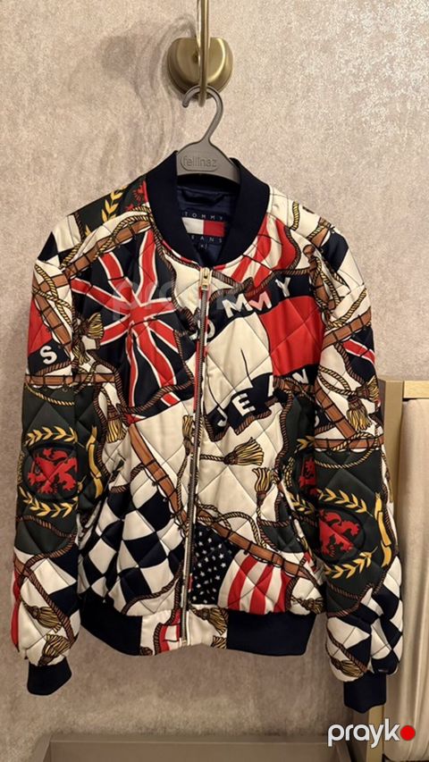 Tommy Jeans brendi bomber gödəkçə - Model: quilted/bant tikişli — Bakı