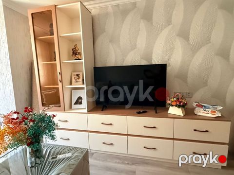 Yeni, TV stend
