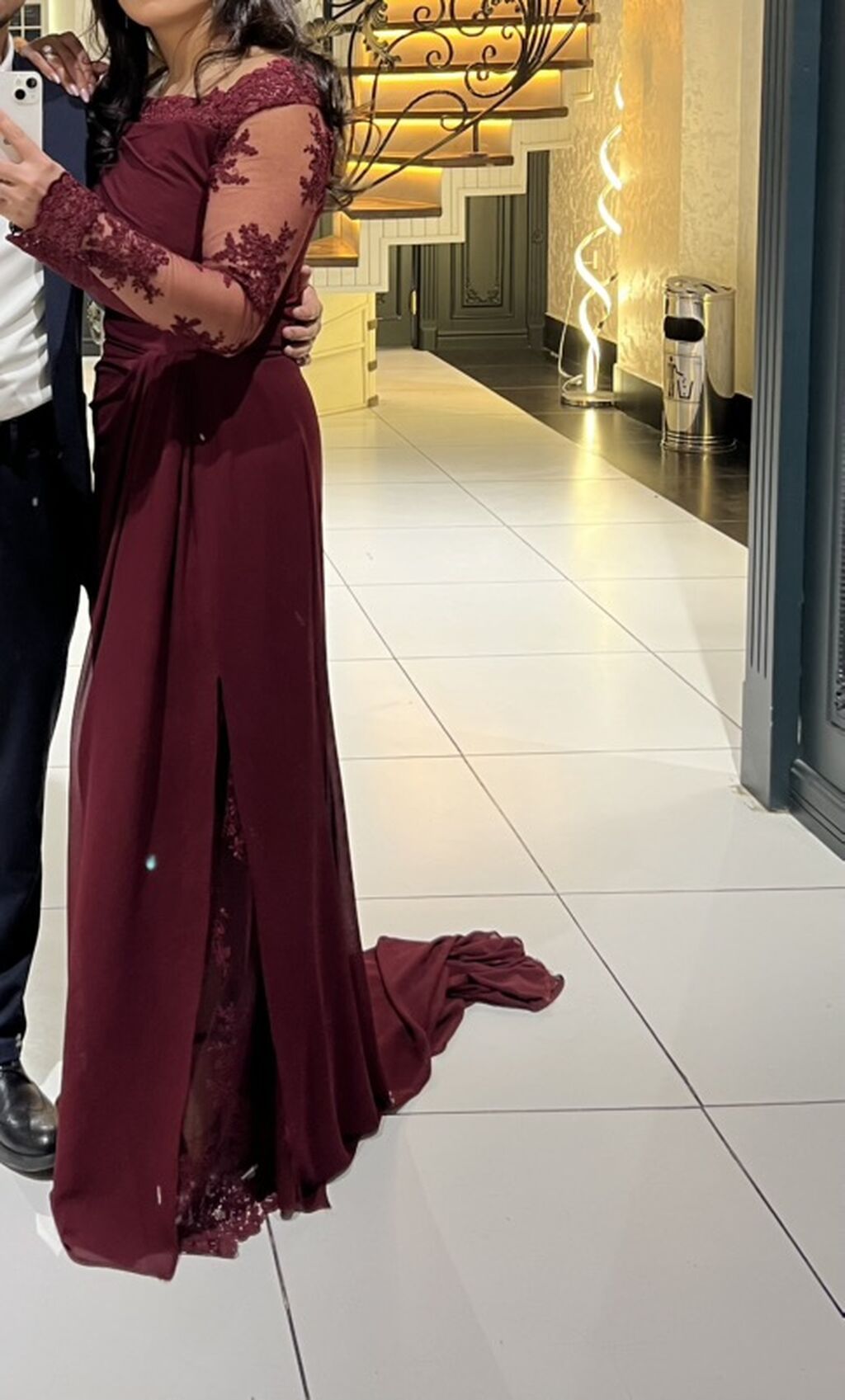 Bordo rəngdə elegant ziyafət geyimi - Model: uzun, yerə qədər, arxa — Şəxsi əşyalar, Masazır