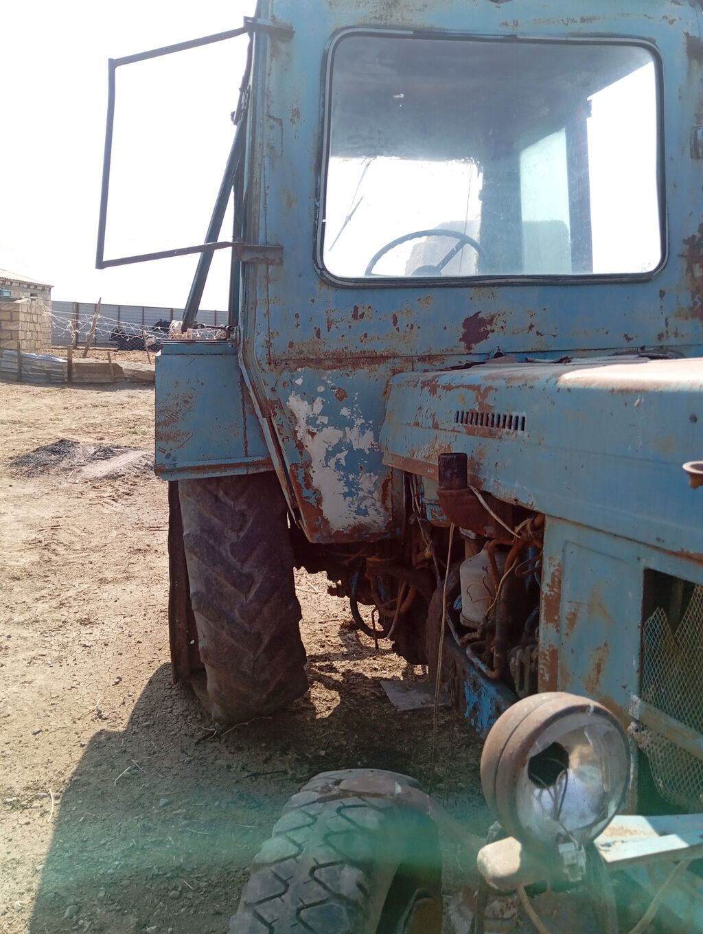 Minsk MTZ-50/52 seriyasından mavi rəngli tək kabinalı traktor — Traktorlar, Biləsuvar (7)