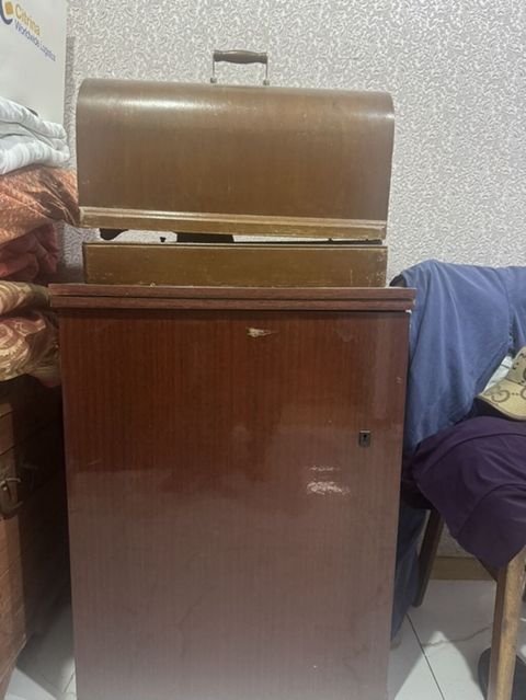 Antik mexaniki tikiş maşını və şkaf tipli stolu - Klassik, ayaqla — Digah