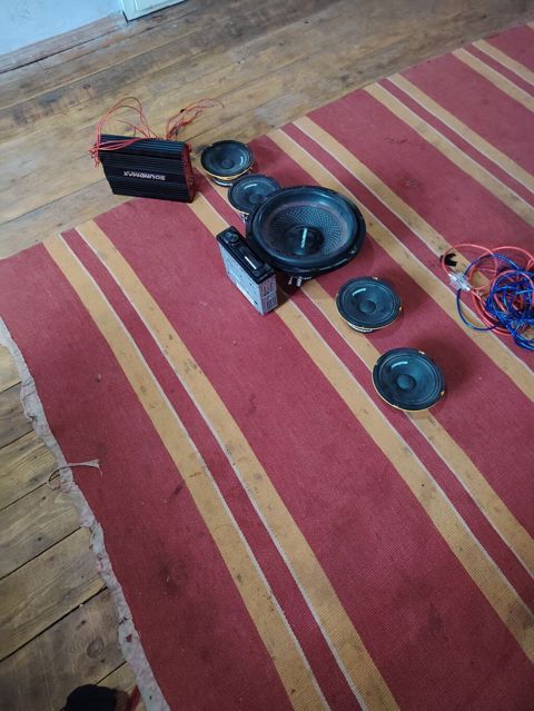 Avtomobil üçün audio dəst Tərkib: - Soundmax gücləndirici (amplifier) — Beyləqan