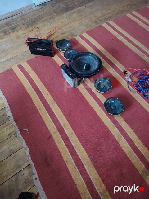 Avtomobil üçün audio dəst Tərkib: - Soundmax gücləndirici (amplifier)