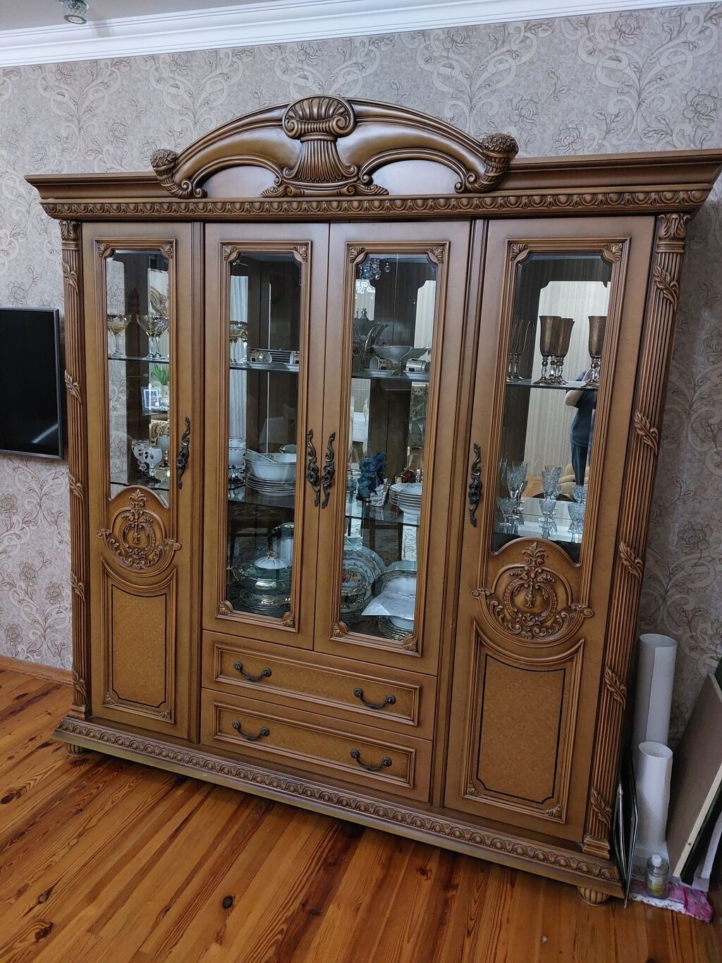 Klassik üslubda vitrin-dolab dəsti - Material: massiv ağac və MDF — Mebel, Digah (2)