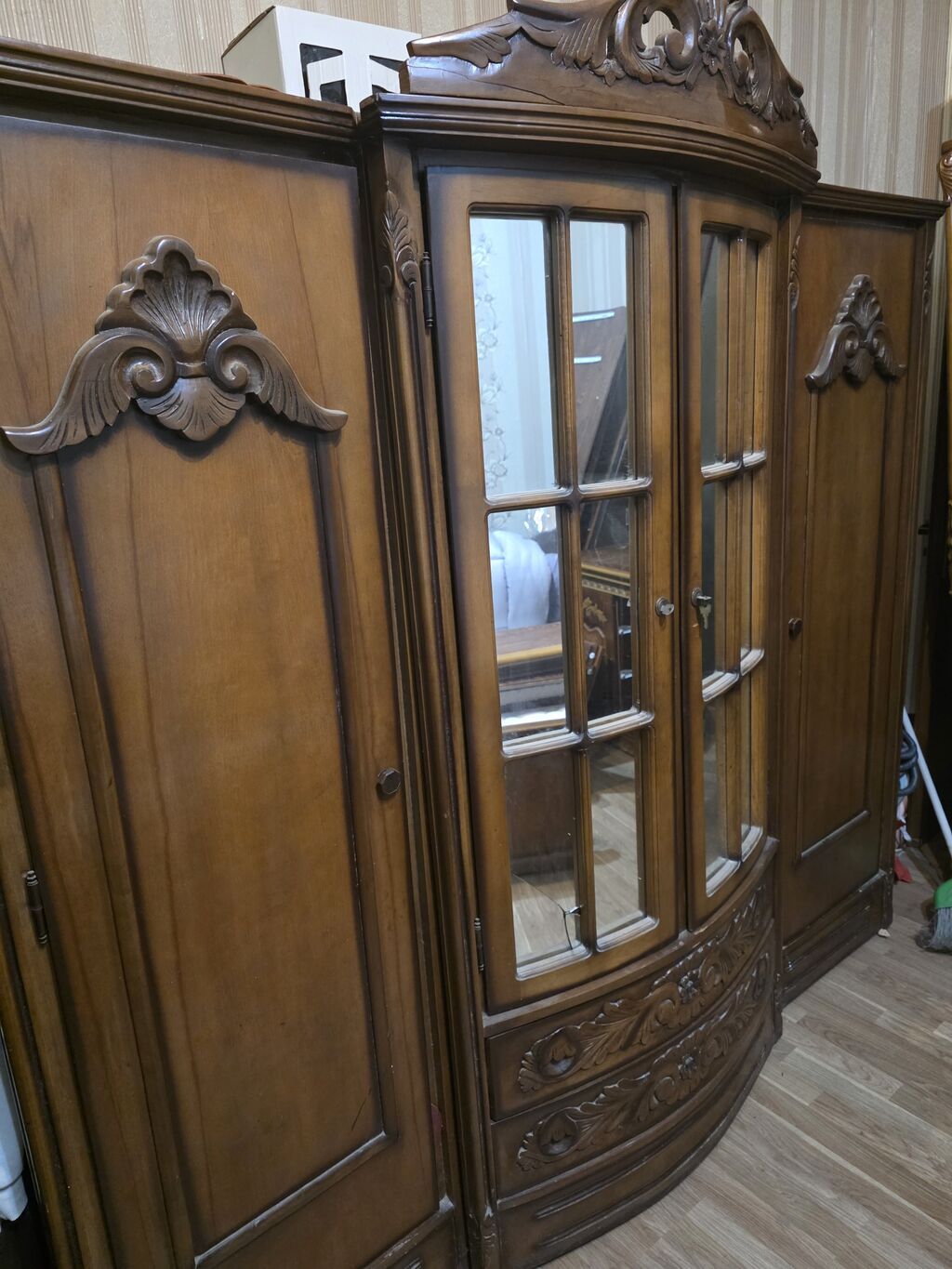 Klassik üslubda iri ölçülü vitrinli şkaf-garnitur - Material: bərk — Mebel, Bakı (2)