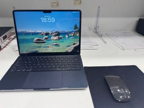 Apple Macbook M2 — Bakı