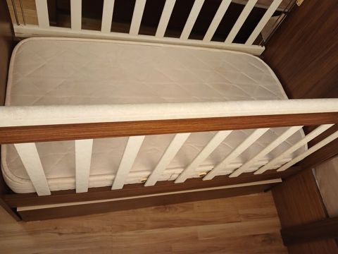 Uşaq beşiyi və döşəkçə - Material: ağ rəngli şpalarlı taxta/güzgüsüz — Mehdiabad