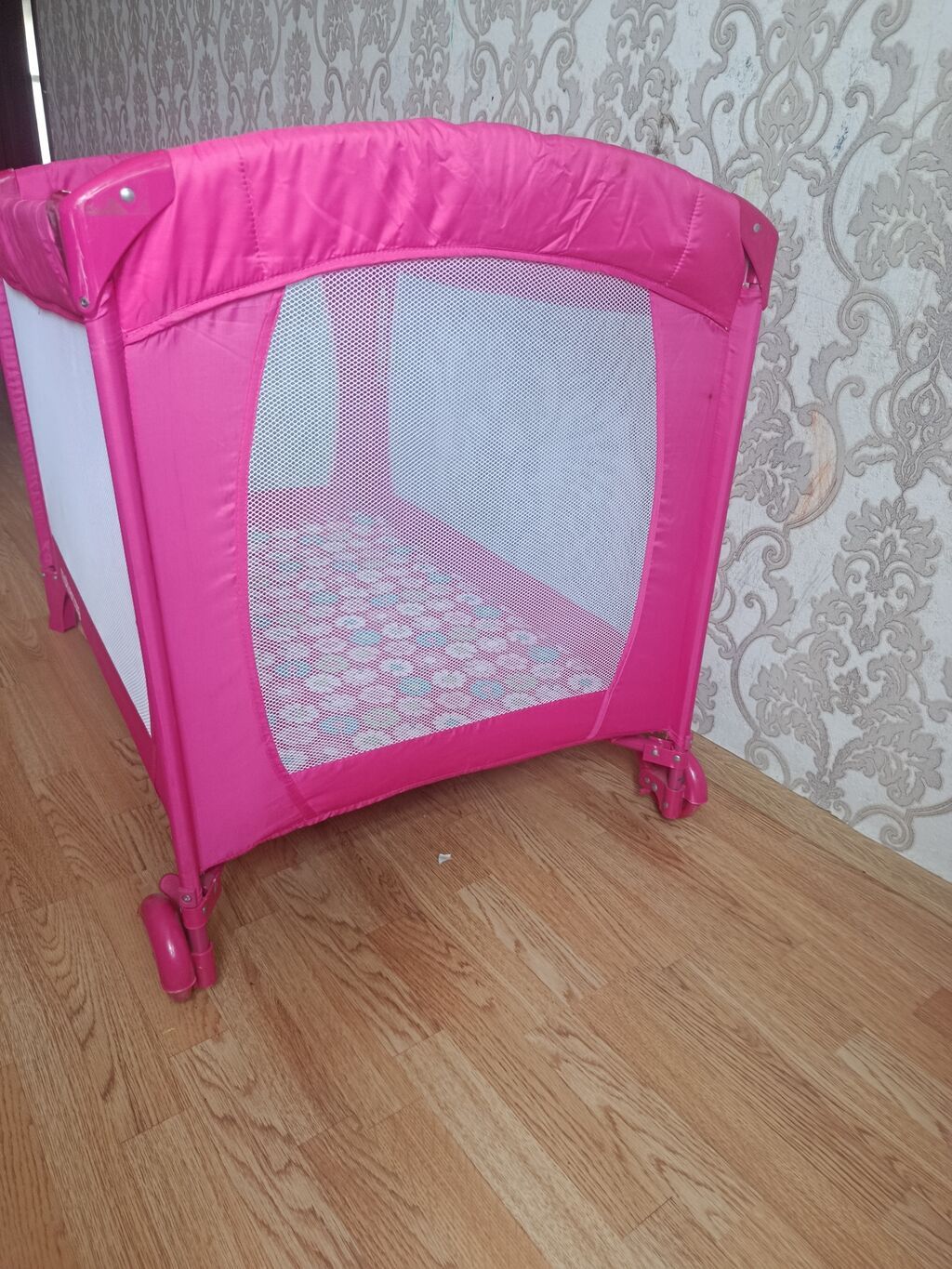 Qız üçün, İşlənmiş, Dördbucaq, Beşik, Matras ilə, Yellənmə mexanizmsiz — Mebel, Bakı (2)