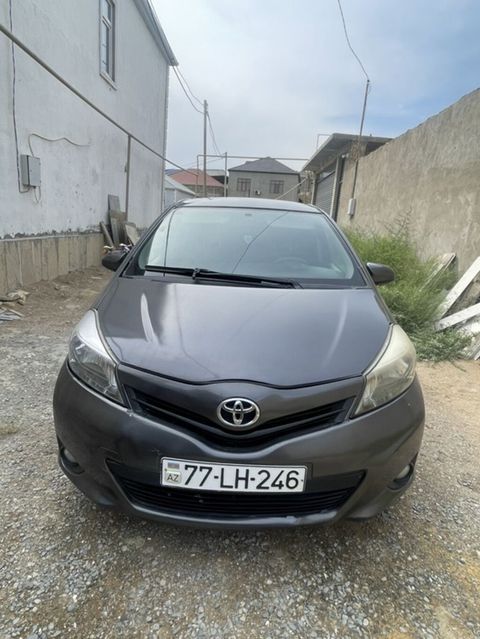 Toyota Yaris hatchback - Kuzov: 5 qapılı hatchback, tünd boz rəng — Bakı