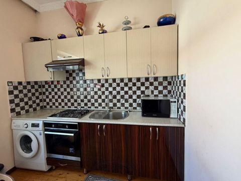 Mətbəx mebeli 250₼. Ölçü 2.65 uzunluğ,eni 60 sm. Üstündə moyka — Кухонная мебель