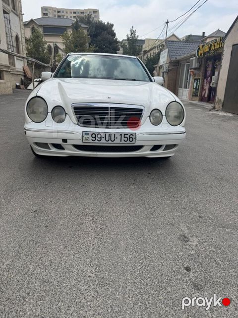 Mercedes E 220, 2.2 L, 2001 il, 450 000 km