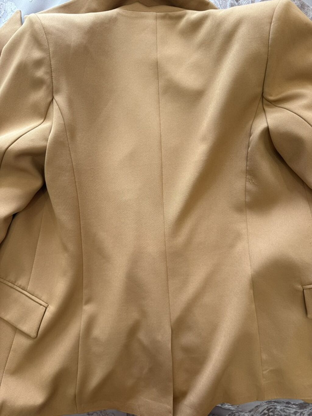 Qadınlar üçün ikiqat sferli düyməli blazer - Rəng: bej/qaramel — Şəxsi əşyalar, Bakı (4)
