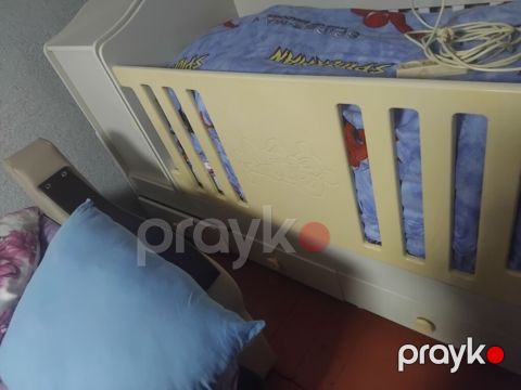 Uşaq beşiyi - Material: MDF/taxta konstruksiya, krem rəngli yan