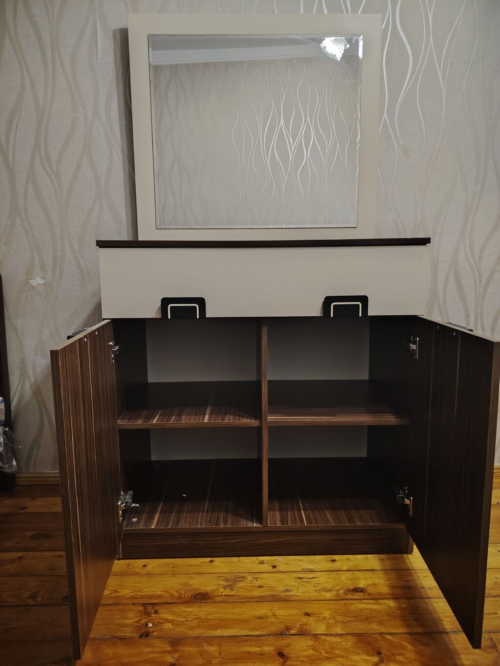 Geniş tutumlu 4 qapılı paltar şkafı Ev təmir olunduğu üçün — Mebel, Bakı (7)