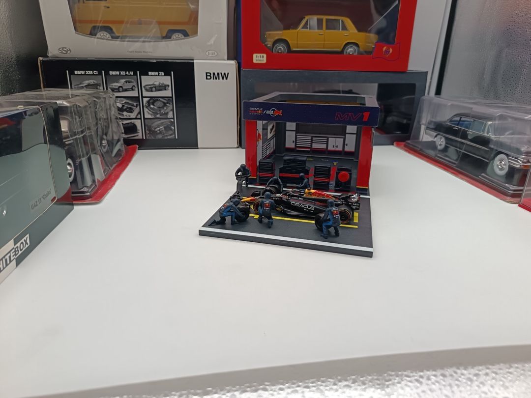Pit Stop Red Bull dioarama 1/43 — Kolleksiyalar, Bakı (9)