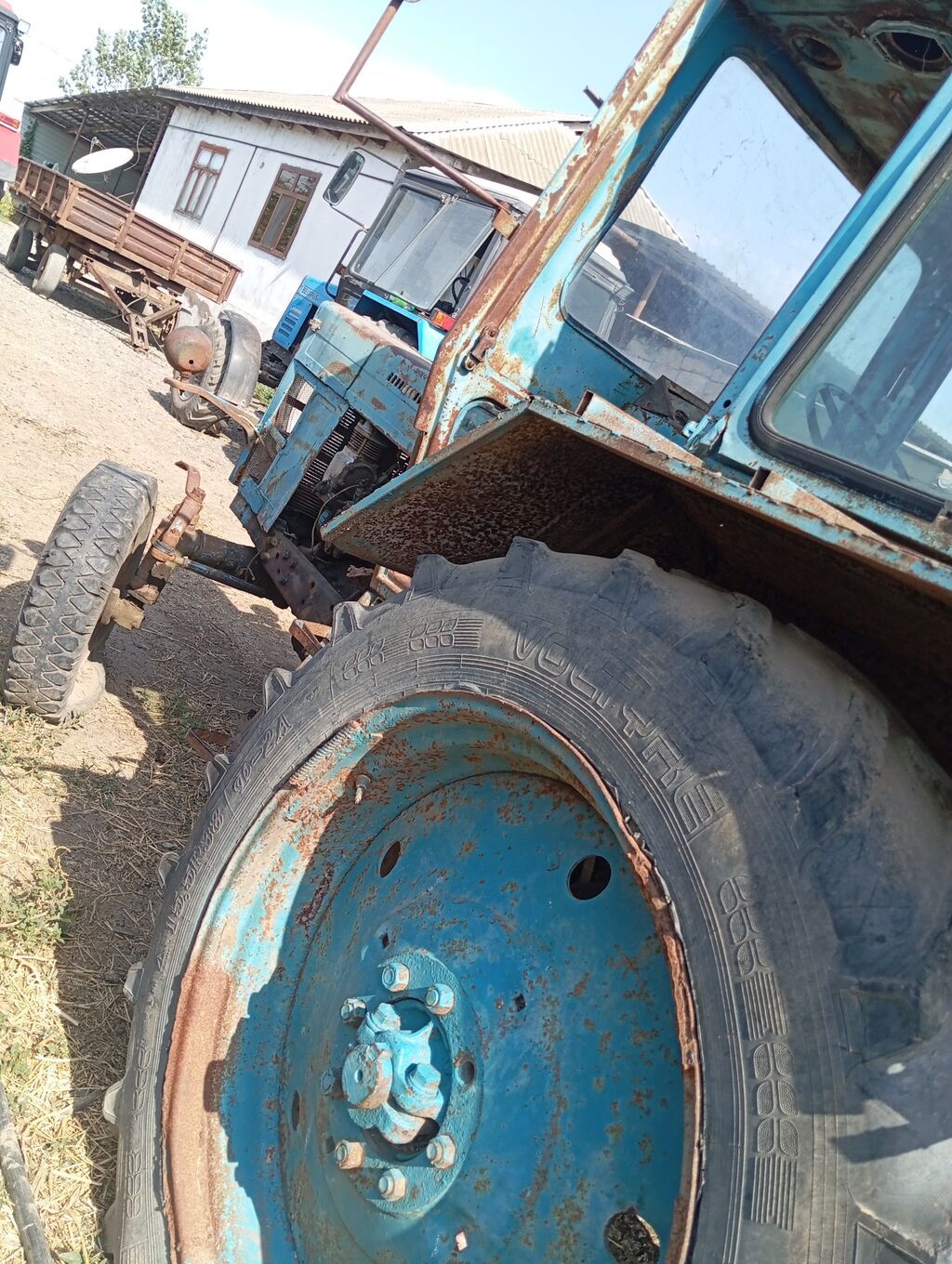 Minsk MTZ-50/52 seriyasından mavi rəngli tək kabinalı traktor — Traktorlar, Biləsuvar (3)