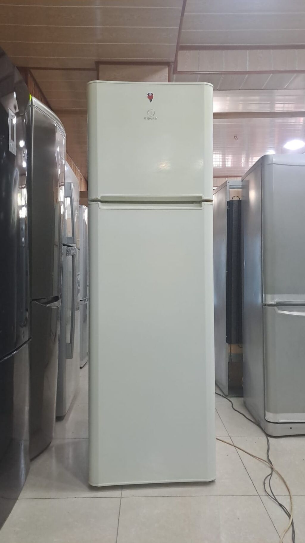 Ikon dondurucu ilə iki qapılı soyuducu - Üst bölmədə ayrıca — Soyuducular, Digah (2)