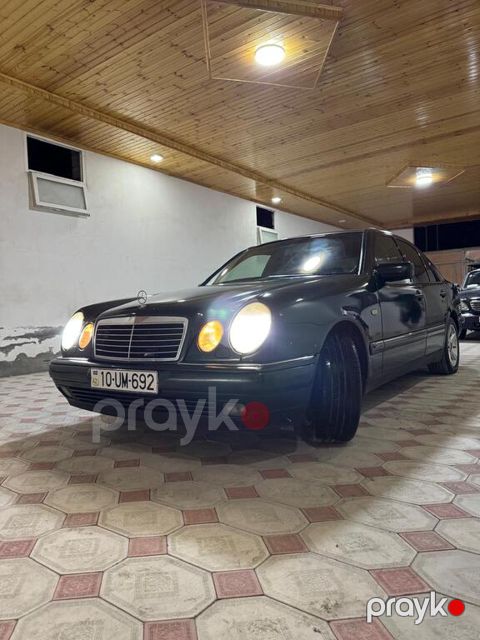 Mercedes E 230, 2.3 L, 1997 il, 321 500 km