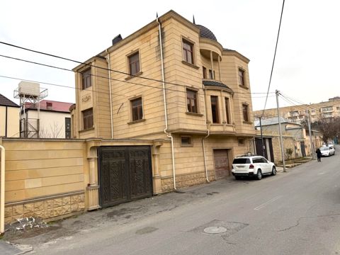 Satılır 8 otaqlı həyət evi/bağ evi 650 m² — Bakı