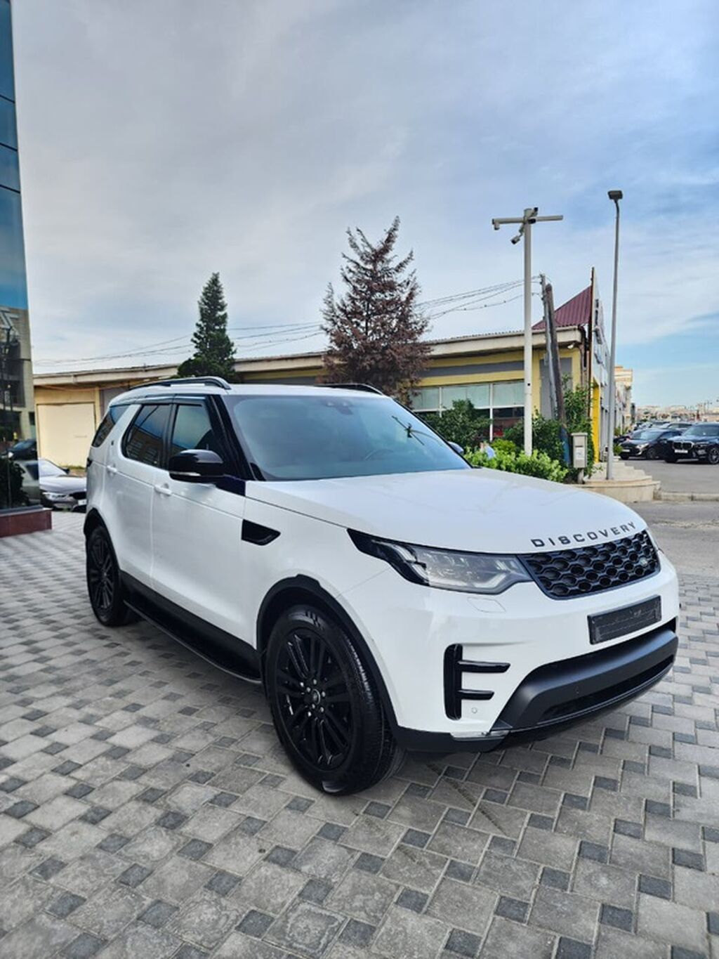 Land Rover Discovery – premium 7 yerlik SUV Xarici: - Ağ kuzov, qara — Avto, Bakı (3)