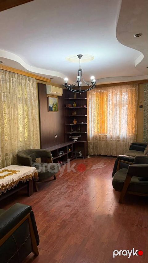 Satılır 2 otaqlı köhnə tikili 65 m²