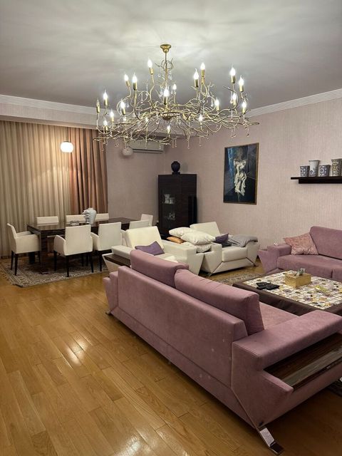 Satılır 4 otaqlı yeni tikili 200 m² — Bakı