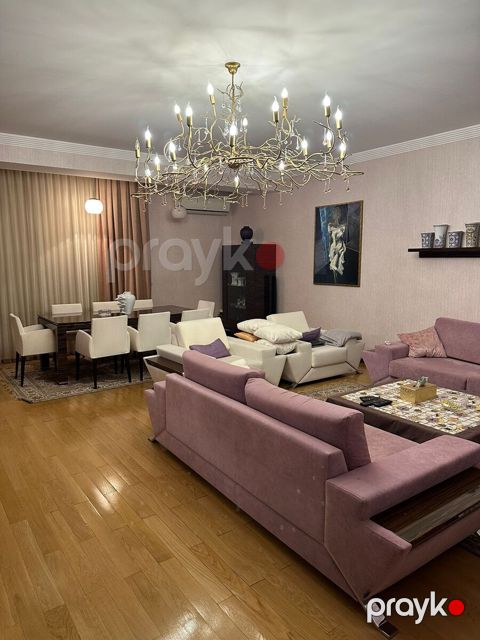 Satılır 4 otaqlı yeni tikili 200 m²