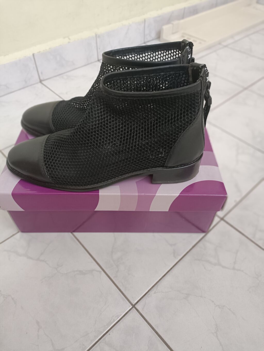 Qadın üçün qara mesh botilər - Model: Aşağı boylu, dairəvi burunlu — Şəxsi əşyalar, Bakı (2)