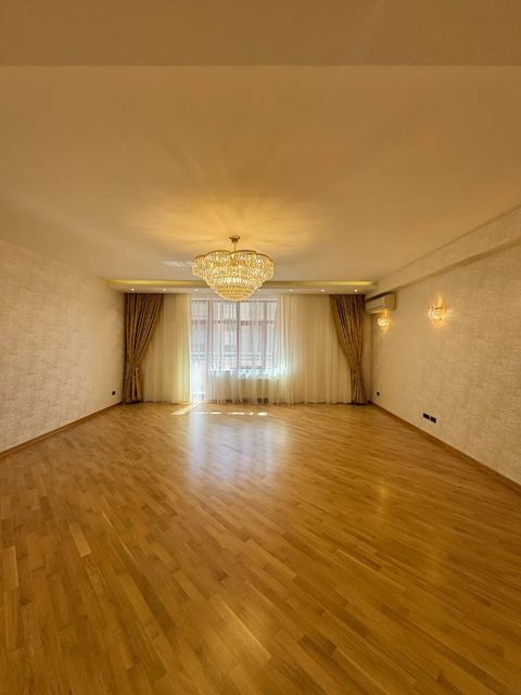 Satılır 4 otaqlı yeni tikili 245 m² — Bakı
