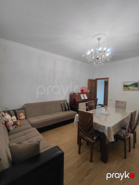 Satılır 2 otaqlı köhnə tikili 72 m²