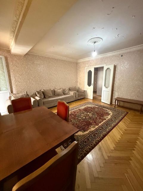 İcarəyə verilir 4 otaqlı köhnə tikili 120 m² — Bakı