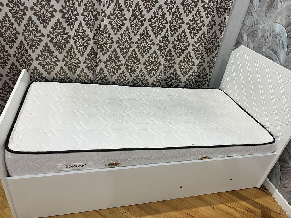 Tək nəfərlik bazalı çarpayı Ölçüsü:2.05m. x 95sm .Matras qiymətə — Mebel, Bakı (2)