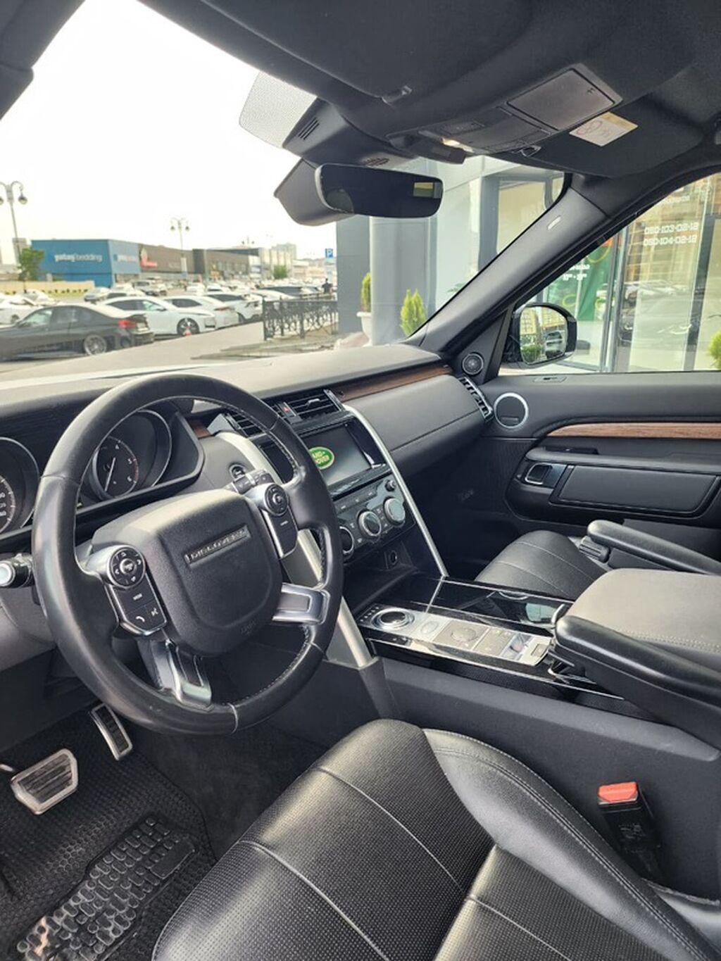 Land Rover Discovery – premium 7 yerlik SUV Xarici: - Ağ kuzov, qara — Avto, Bakı (9)