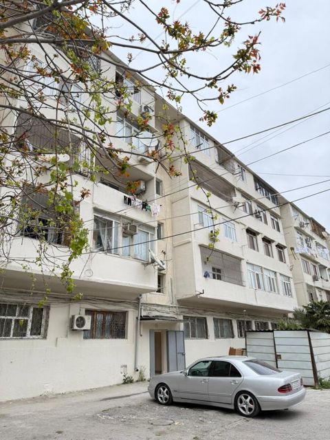 Satılır 2 otaqlı köhnə tikili 65 m² — Bakı