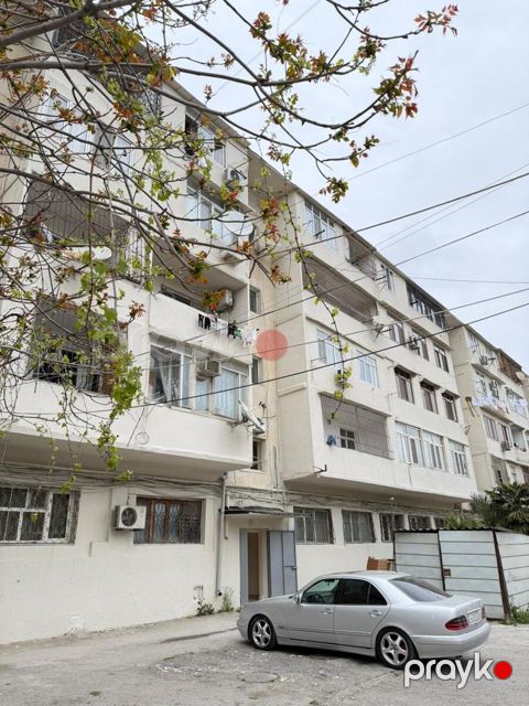 Satılır 2 otaqlı köhnə tikili 65 m²