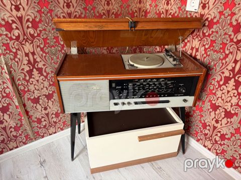 Retro musiqi məstəsi – radiola və vinil pleyerli mebel-komplekt — Bakı