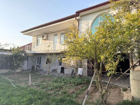 Satılır 5 otaqlı həyət evi/bağ evi 201 m² — Bakı