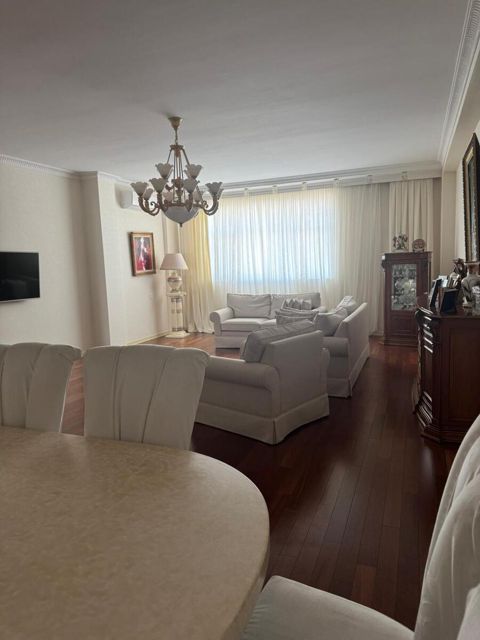 Satılır 6 otaqlı yeni tikili 350 m² — Bakı