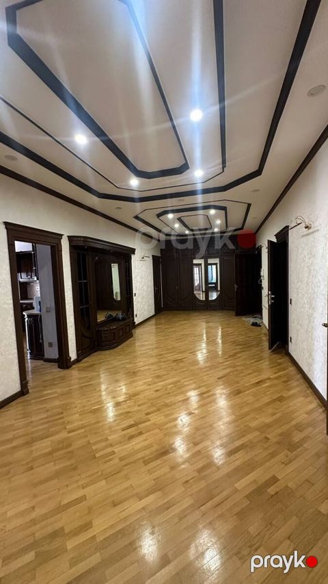 İcarəyə verilir 5 otaqlı yeni tikili 240 m² — Bakı