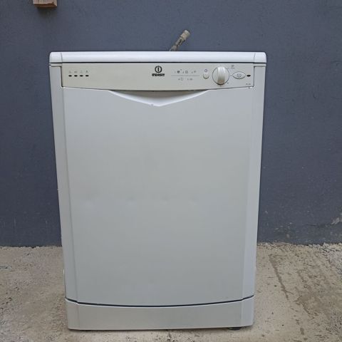 Indesit qabyuyan maşın – sərbəst quraşdırılan model - Ön panel — Bakı
