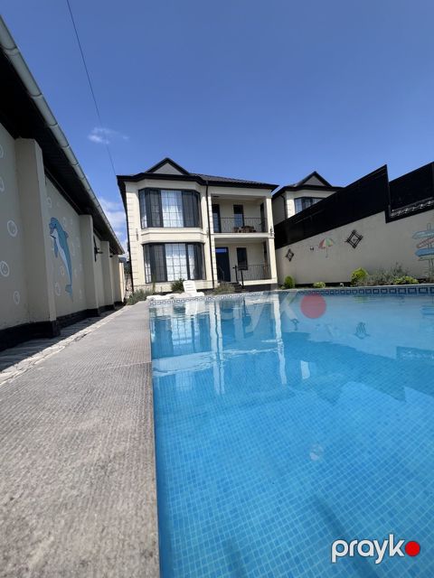 İcarəyə verilir 5 otaqlı həyət evi/bağ evi 250 m²