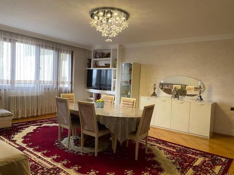 Satılır 4 otaqlı köhnə tikili 116 m² — Bakı