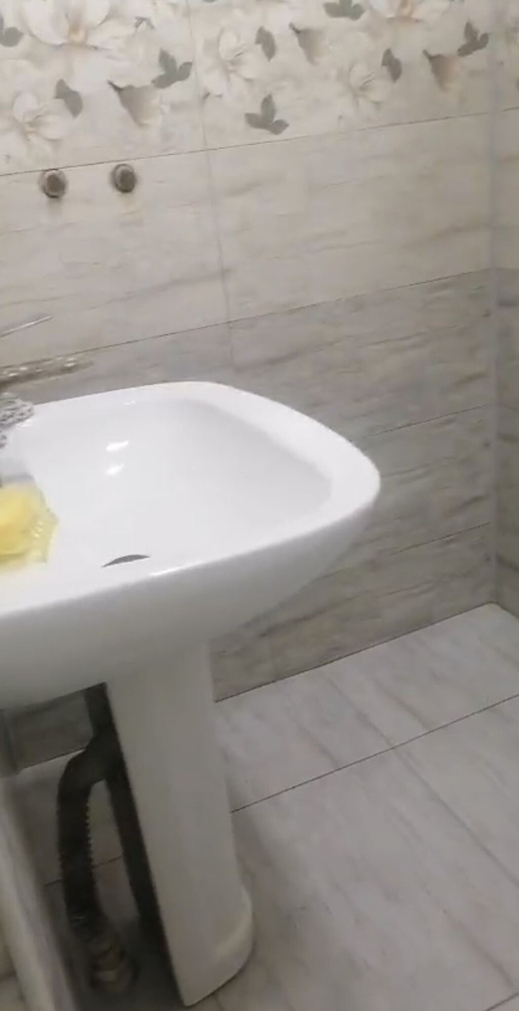Elmlər akademiyası metrosu yaxınlığında 5/2- mərtəbə 2- otaqlı mənzi — Daşınmaz əmlak, Bakı (2)