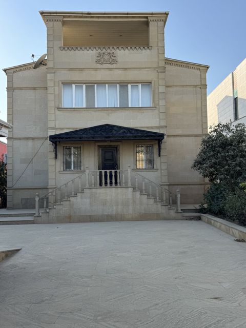 Satılır 8 otaqlı həyət evi/bağ evi 450 m² — Bakı